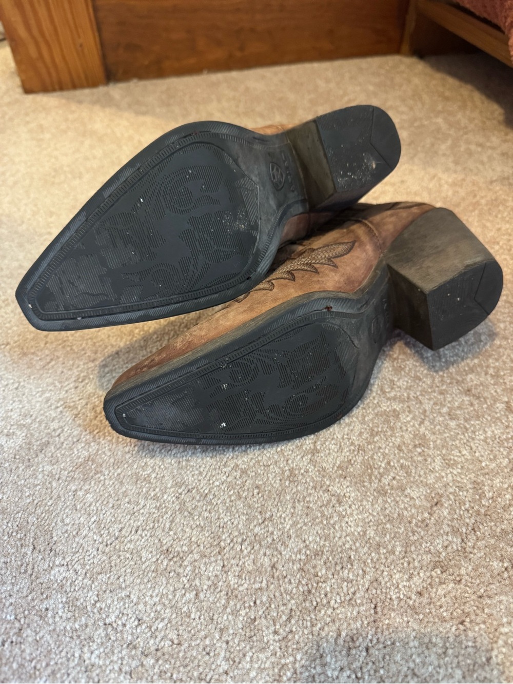 Ariat Scarlet cowboy ankle boot- discontinued. These Are Sooooo Cute!! - Picture 5 of 6